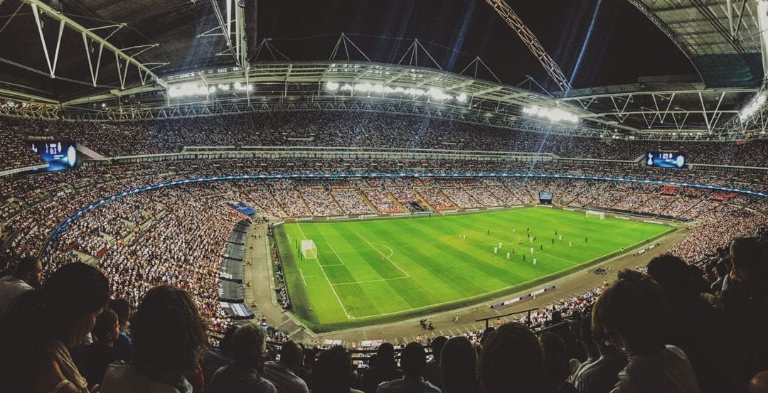 partido de fútbol en un estadio